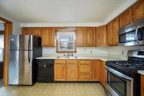 130 Harkness Ave, Springfield, MA 01118 photo 3