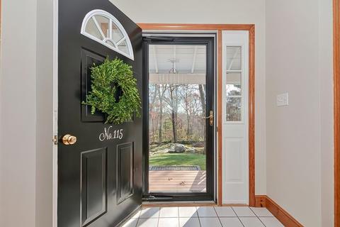 115 Chestnut St, Upton, MA 01568 photo 2