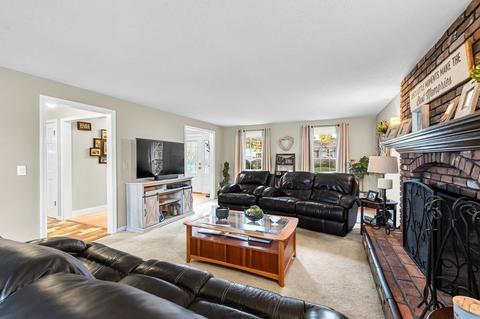 35 Savory Dr, Chicopee, MA 01020 photo 14