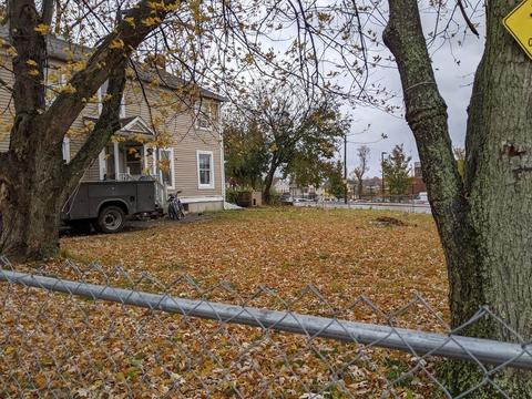 7 Searle Pl, Springfield, MA 01105 photo 2