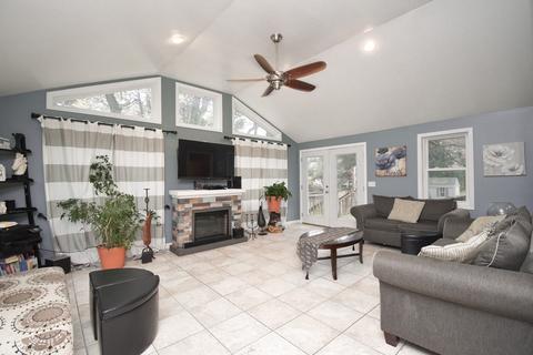 15 Ruthven St, Springfield, MA 01128 photo 2