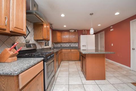 15 Ruthven St, Springfield, MA 01128 photo 14