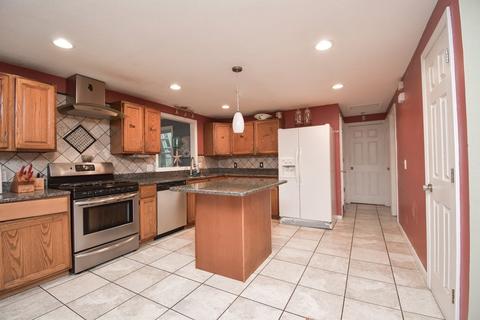 15 Ruthven St, Springfield, MA 01128 photo 12