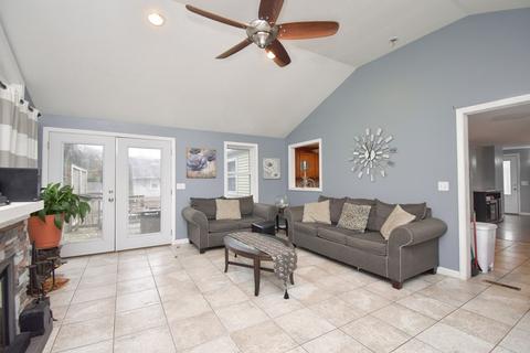 15 Ruthven St, Springfield, MA 01128 photo 4