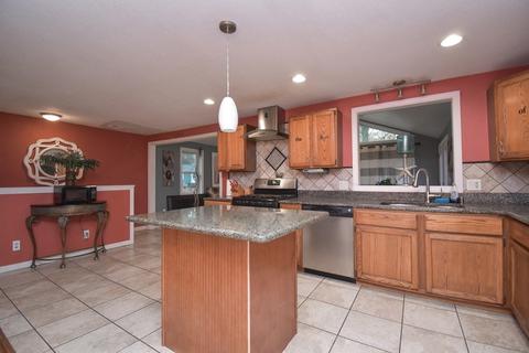 15 Ruthven St, Springfield, MA 01128 photo 19