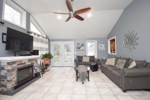 15 Ruthven St, Springfield, MA 01128 photo 3