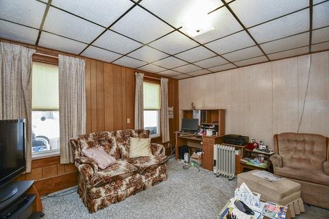 213 Pine St, Gardner, MA 01440 photo 4