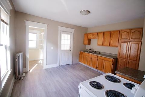 34 Sterling St, Springfield, MA 01107 photo 4