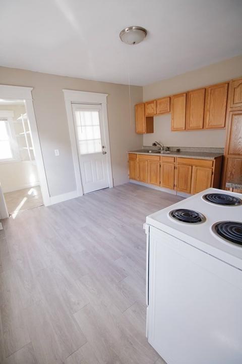 34 Sterling St, Springfield, MA 01107 photo 5