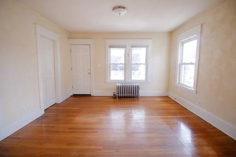 34 Sterling St, Springfield, MA 01107 photo 9
