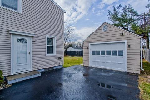 132 Pilgrim Rd, Springfield, MA 01118 photo 37