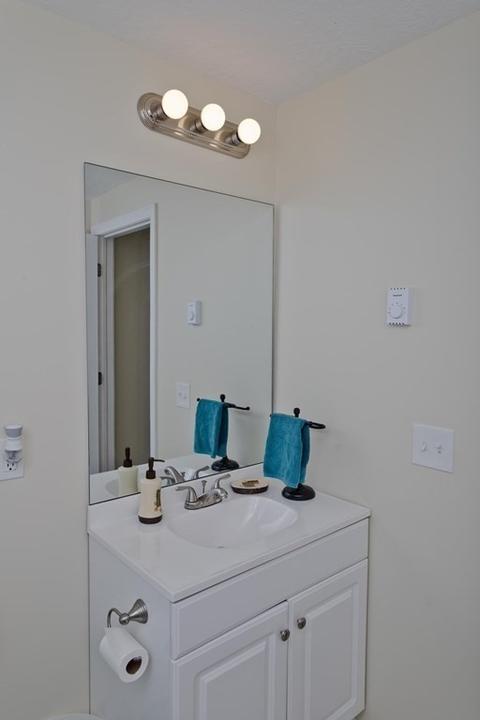 132 Pilgrim Rd, Springfield, MA 01118 photo 24