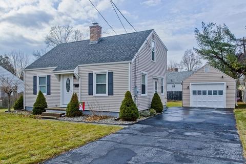 132 Pilgrim Rd, Springfield, MA 01118 photo 1