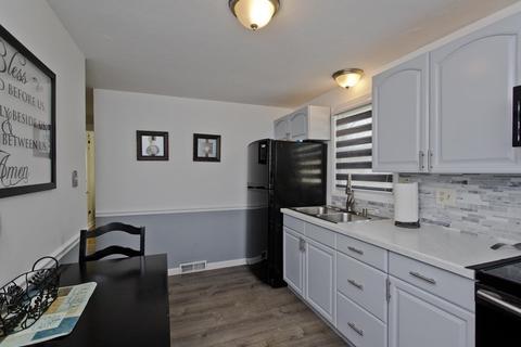 132 Pilgrim Rd, Springfield, MA 01118 photo 17