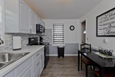 132 Pilgrim Rd, Springfield, MA 01118 photo 2