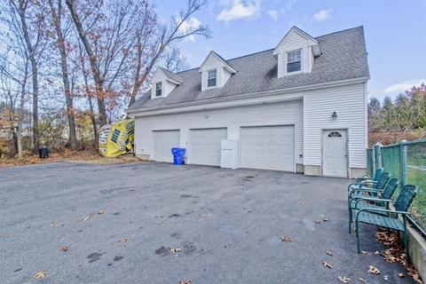 860 Plumtree Rd, Springfield, MA 01118 photo 4