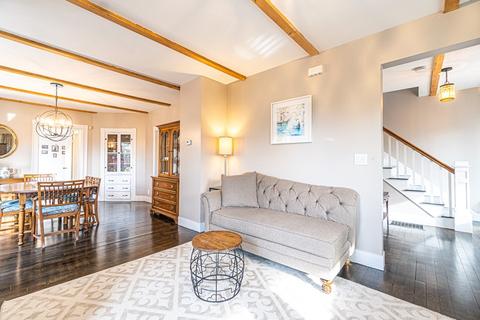 8 Lupine Rd, Danvers, MA 01923 photo 2