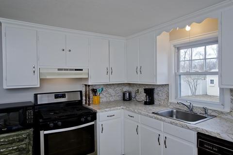 211 Nottingham St, Springfield, MA 01104 photo 3