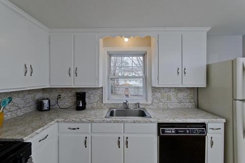 211 Nottingham St, Springfield, MA 01104 photo 4