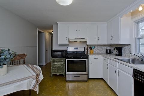 211 Nottingham St, Springfield, MA 01104 photo 7