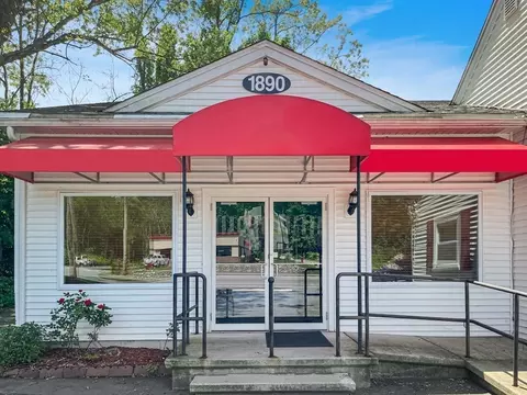 1890 Lakeview Ave, Dracut, MA 01826