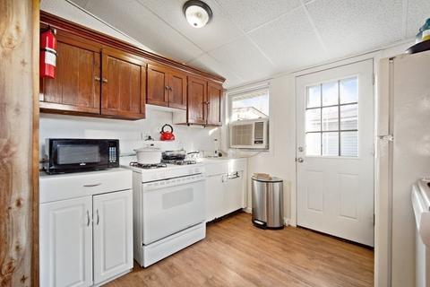 63 Porter St, Springfield, MA 01104 photo 9
