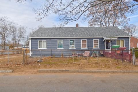 142 Putnam Cir, Springfield, MA 01104 photo 2