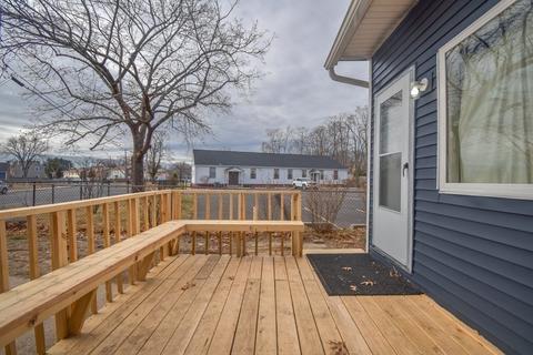 142 Putnam Cir, Springfield, MA 01104 photo 15