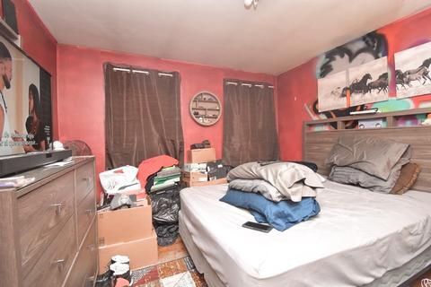 142 Putnam Cir, Springfield, MA 01104 photo 36