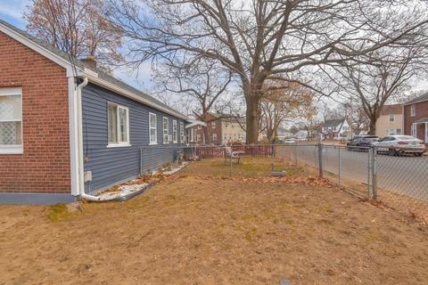 142 Putnam Cir, Springfield, MA 01104 photo 6