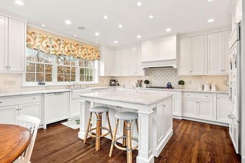 2 Isaac Sprague Dr, Hingham, MA 02043 photo 4