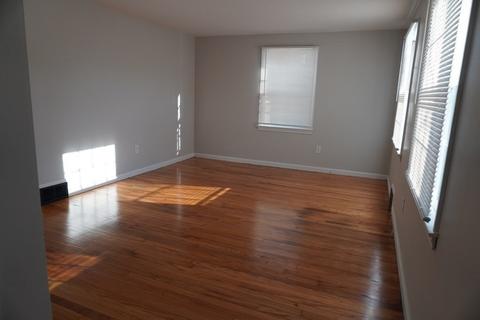 518 King St, Springfield, MA 01109 photo 4