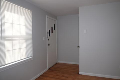 518 King St, Springfield, MA 01109 photo 3
