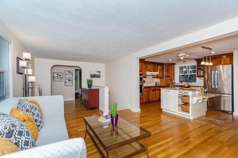 4 Garrett Rd, Reading, MA 01867 photo 4
