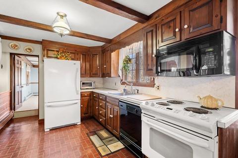 32 Centre St, Danvers, MA 01923 photo 3