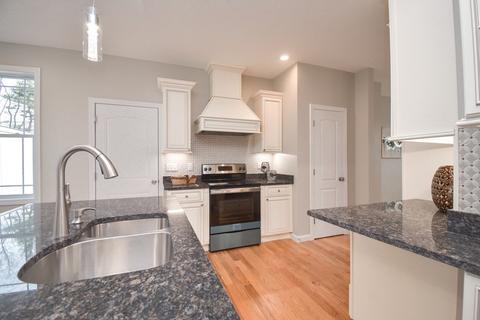 157 Clearbrook Dr, Springfield, MA 01118 photo 8