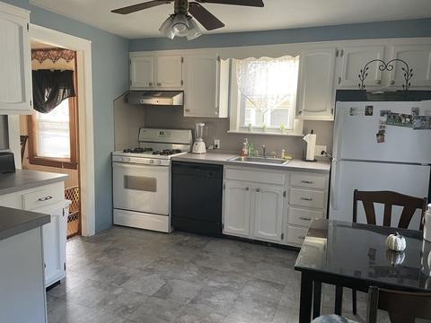 67 Thornton St, Springfield, MA 01104 photo 2