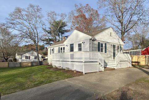 33 Arrowhead Dr, Wareham, MA 02532 photo 1