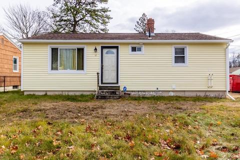 45 Peer St, Springfield, MA 01109 photo 1