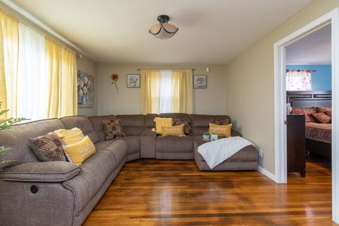 45 Peer St, Springfield, MA 01109 photo 8