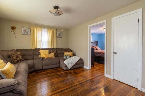 45 Peer St, Springfield, MA 01109 photo 9