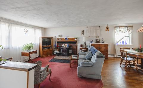 61 Putnam Rd, Reading, MA 01867 photo 4