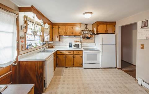 61 Putnam Rd, Reading, MA 01867 photo 2