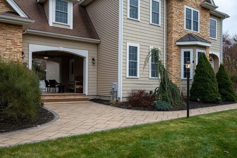 26 Bates St, Mendon, MA 01756 photo 4