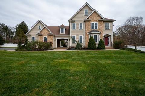 26 Bates St, Mendon, MA 01756 photo 2