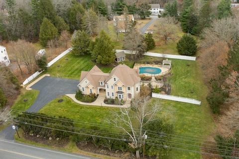 26 Bates St, Mendon, MA 01756 photo 3