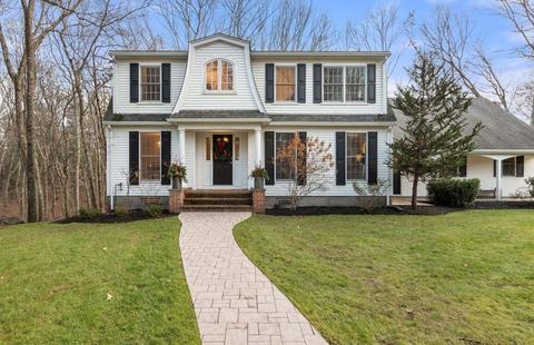 1 Bryant Ln, Dover, MA 02030 photo 2