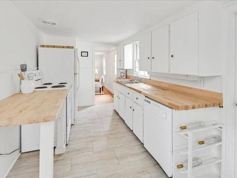 96 Hull St, Hingham, MA 02043 photo 3