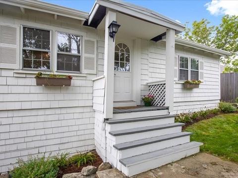 96 Hull St, Hingham, MA 02043 photo 1