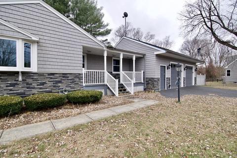 352 Stapleton Rd, Springfield, MA 01109 photo 3